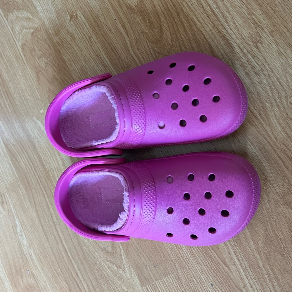 Fuchsia colored fur crocs